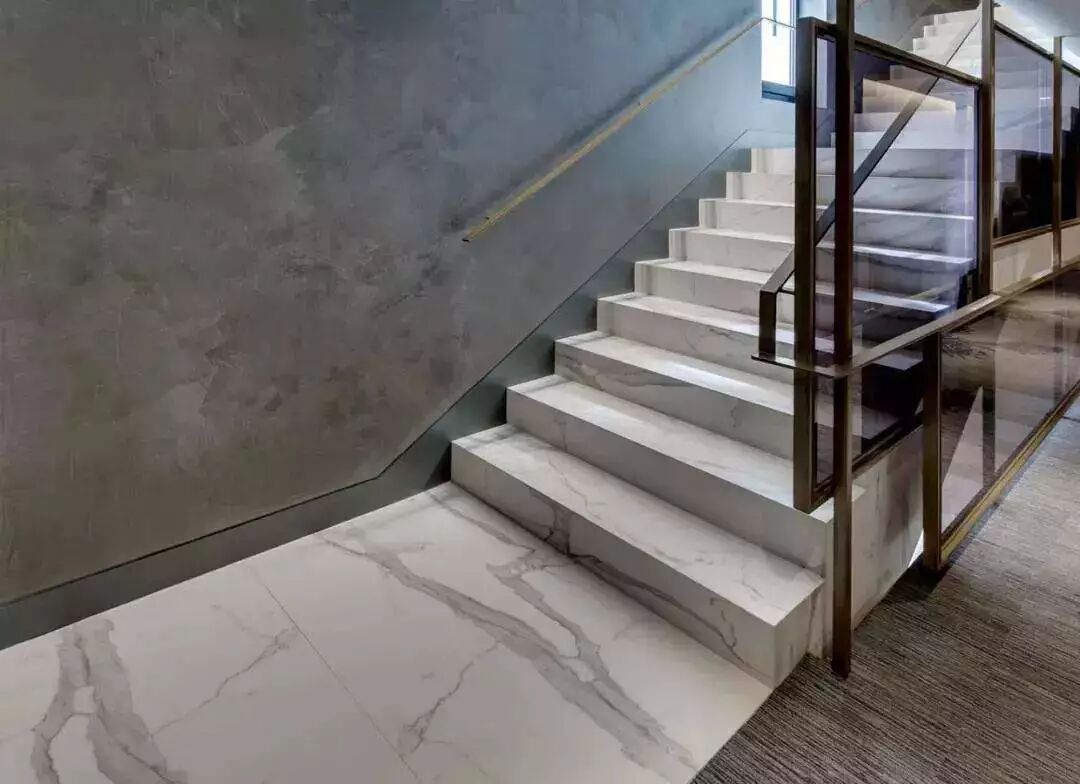 罗马瓷砖也有大板砖啦，亲们赶紧看过来，教你如何铺贴？5个小窍门你不得不知