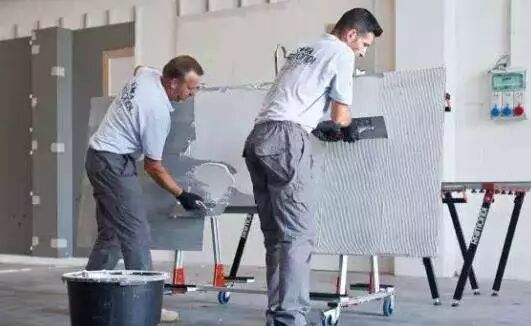 罗马瓷砖也有大板砖啦，亲们赶紧看过来，教你如何铺贴？5个小窍门你不得不知