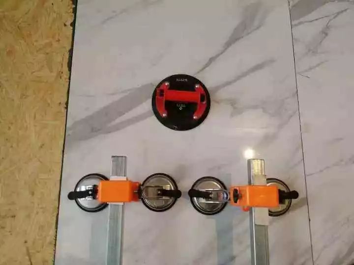 罗马瓷砖也有大板砖啦，亲们赶紧看过来，教你如何铺贴？5个小窍门你不得不知