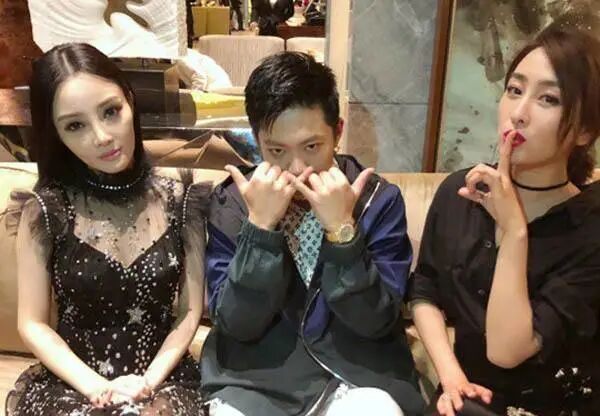 小G娜扒皮！“睡吴亦凡”又夜钓已婚黄旭，爆料同入酒店超亲密（组图） - 38