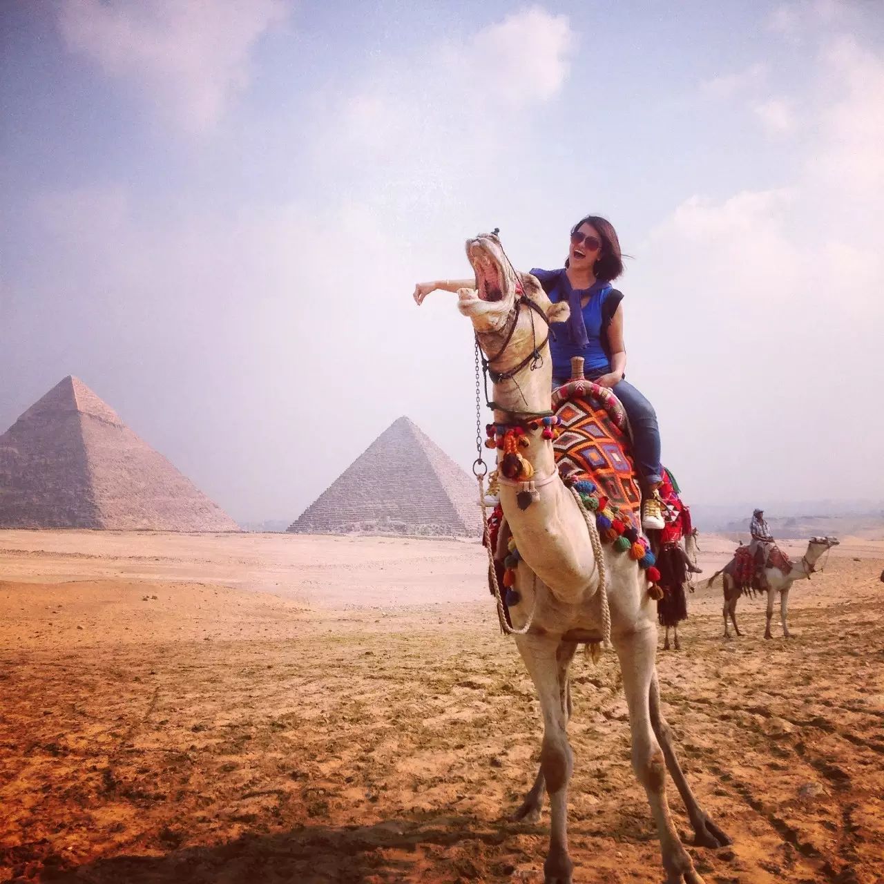 埃及美女金字塔图片