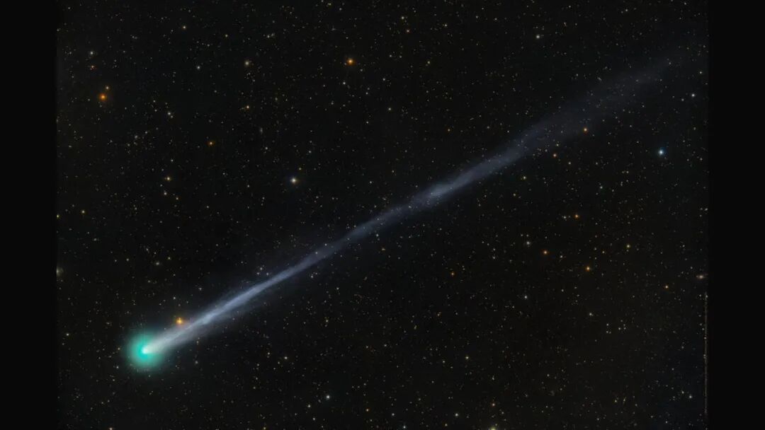 莱蒙彗星现身