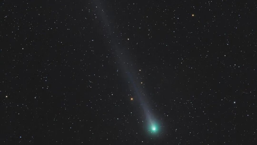莱蒙彗星现身