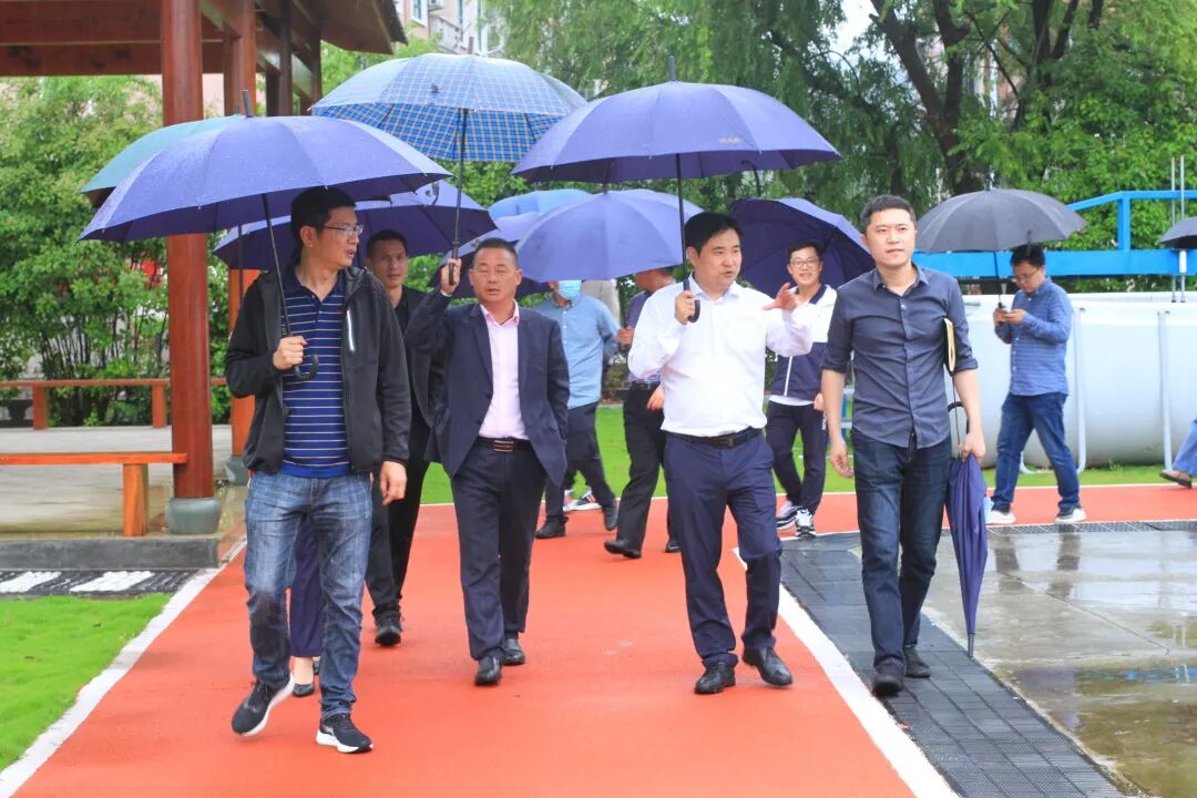 5月28日,义乌市苏溪镇党委书记贾荣文带领部分党政班子,商会负责人