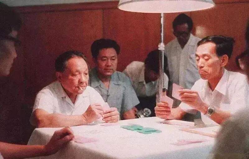 邓小平逝世25年 | 这个最伟大的俗人，将一手烂牌打得无比精彩！