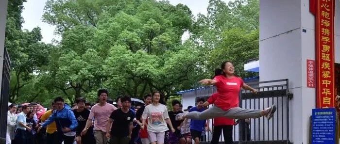 “一字马”女孩考上中国美院被嘲！这段回应超霸气……