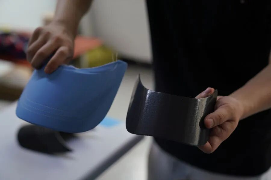 大头围与均码帽子帽檐大小差异。丛森摄