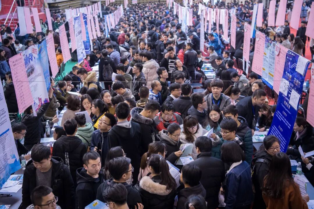 本科毕业月收入只有5440元，金融人才需求大跌18%！