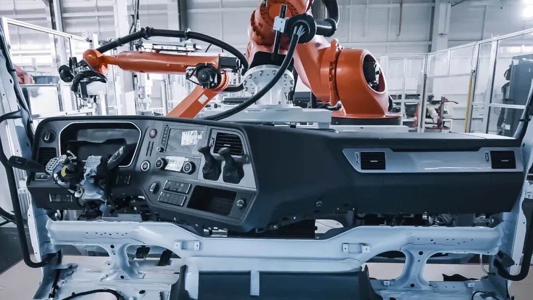 AI+機器人驅動汽車總裝智造升級，實現高精度、高效率、高柔性整車裝配