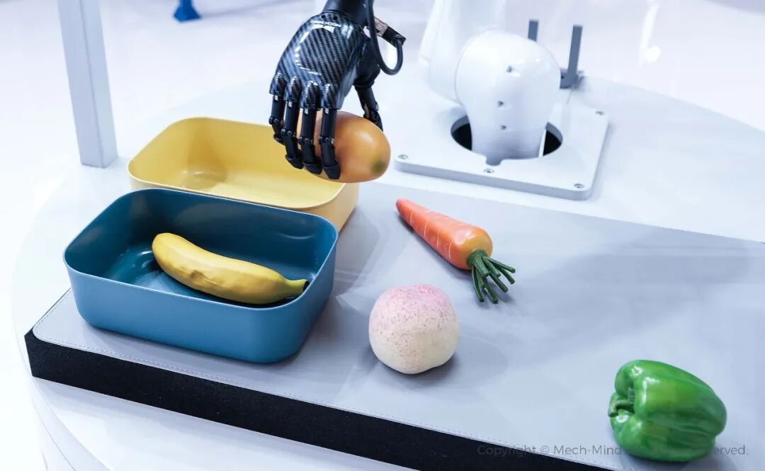 梅卡曼德通用机器人“眼脑手”亮相上海AMTS汽车展，具身智能技术驱动汽车全场景智能制造