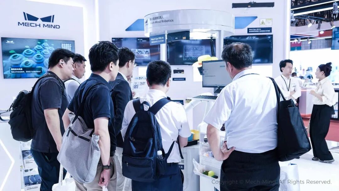 梅卡曼德通用机器人“眼脑手”亮相上海AMTS汽车展，具身智能技术驱动汽车全场景智能制造