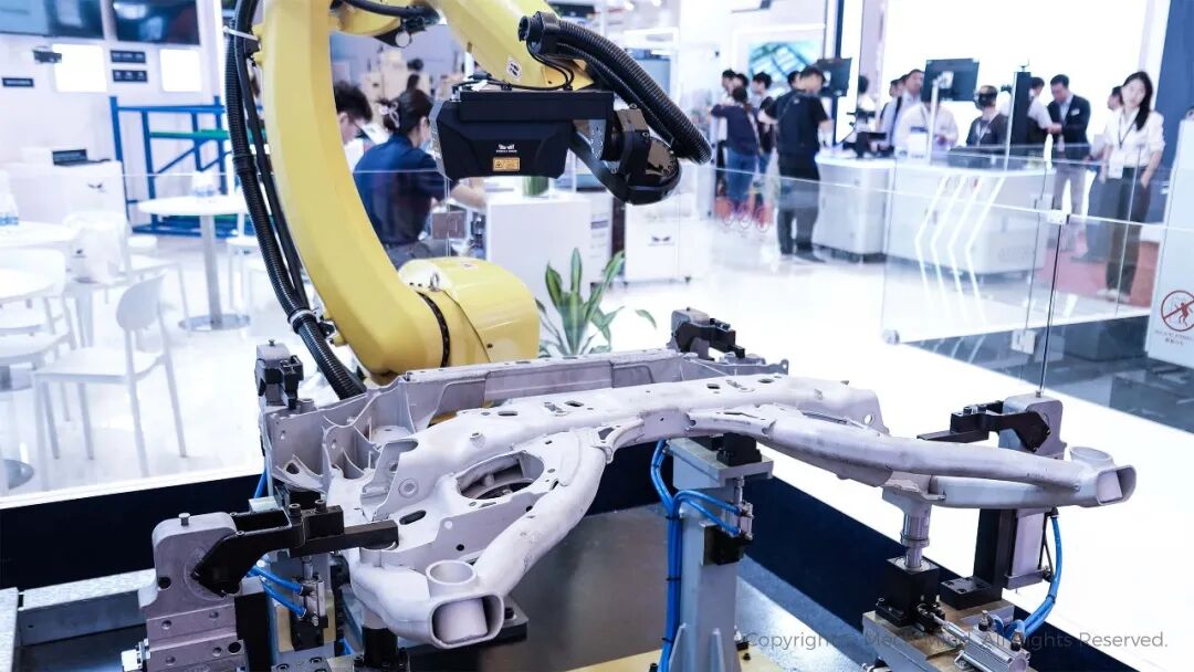 梅卡曼德通用机器人“眼脑手”亮相上海AMTS汽车展，具身智能技术驱动汽车全场景智能制造