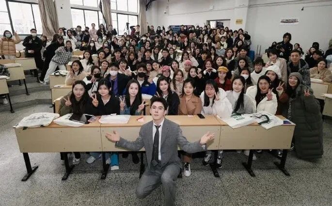 年入18亿的李佳琦，背后这艘大船恐怕要沉！