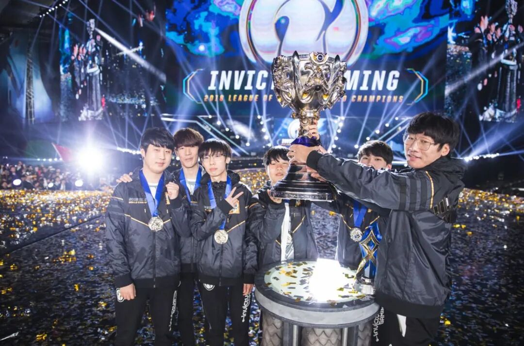 万达太子回归！王思聪抱着37亿，与接班人开启最后一战