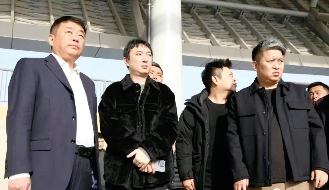 万达太子回归！王思聪抱着37亿，与接班人开启最后一战