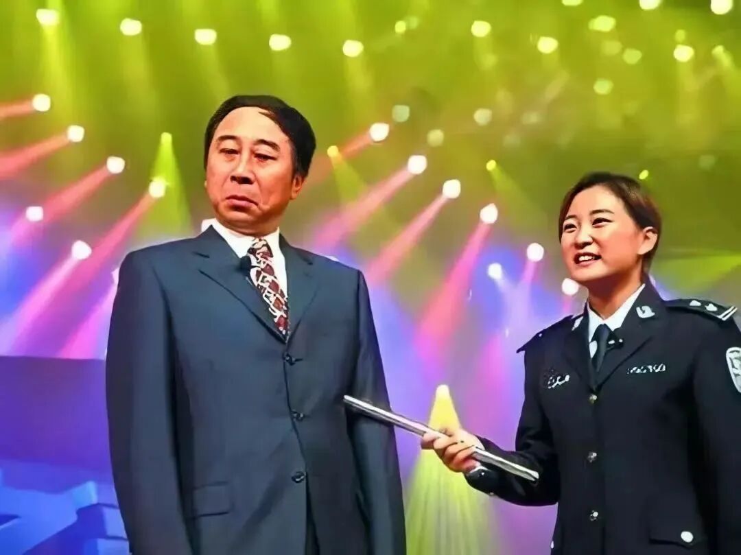 震撼！贾玲暴瘦100斤，公开露面颜值逆天，网友：不敢相信！