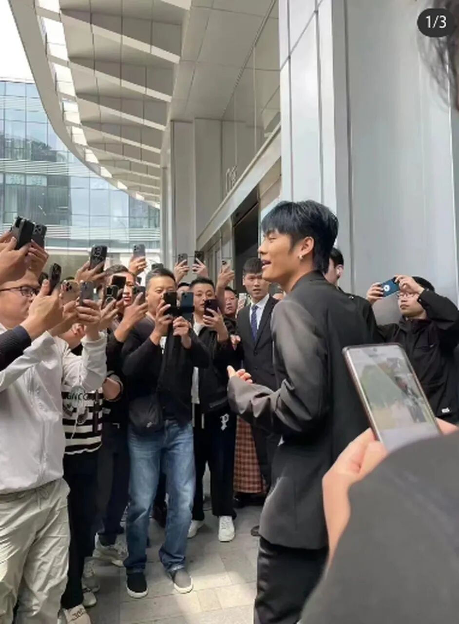 1年纳税4.5个亿，每月发工资5000万，疯狂小杨哥的吸金帝国！