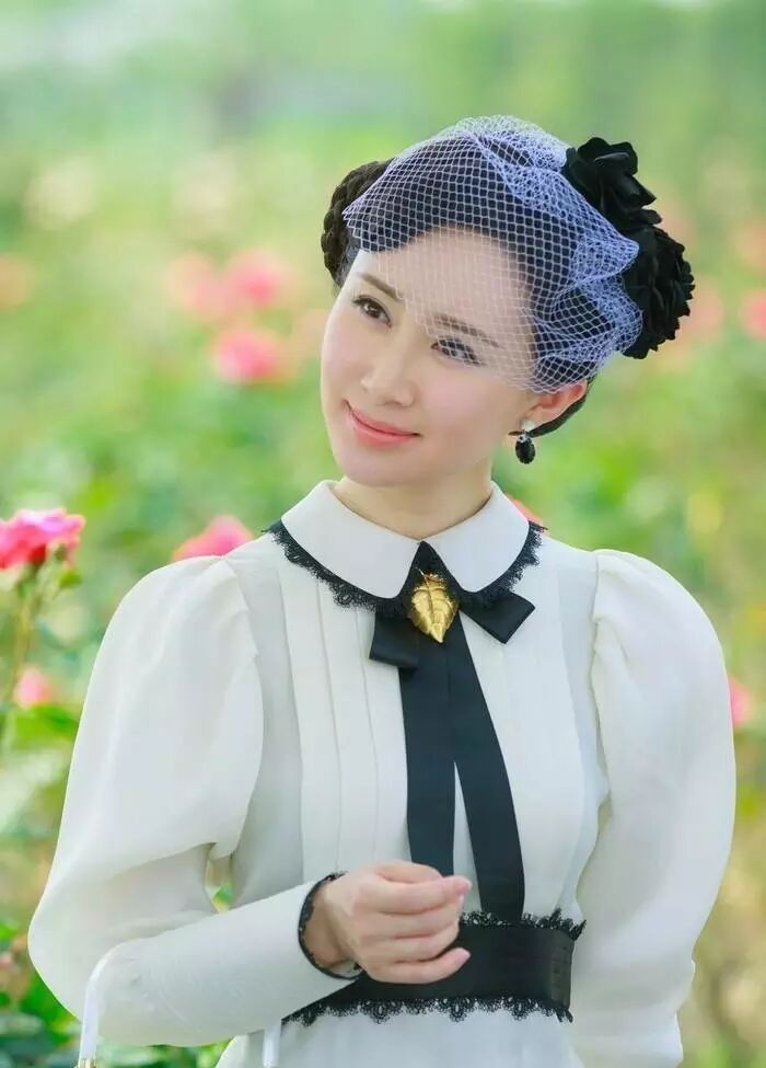 2015年《活色生香》小雅惠子2013《烽火佳人》佟毓婉2012年《宫锁珠帘