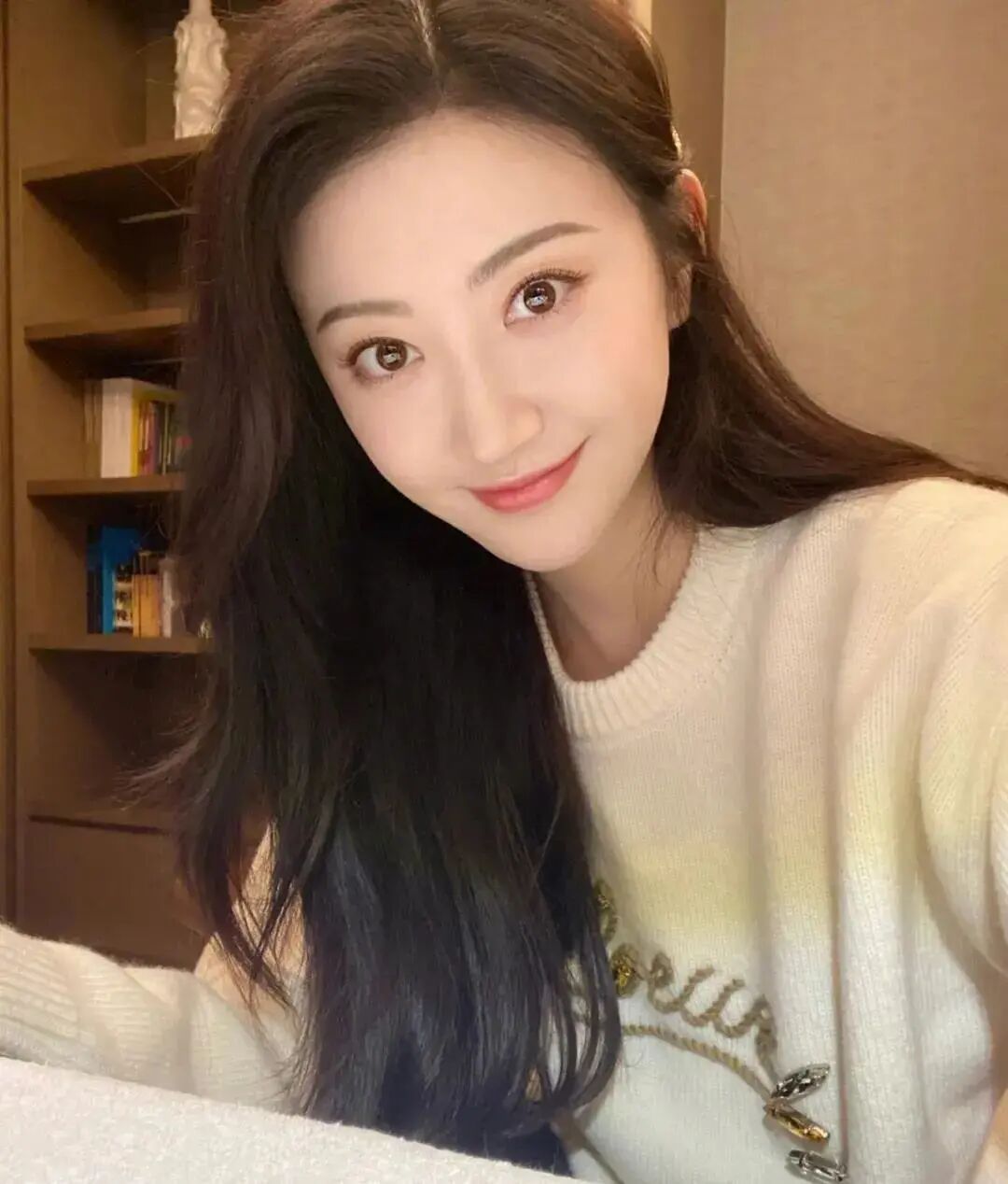 为了美剃眉毛 她也太拼了吧 柠檬资讯