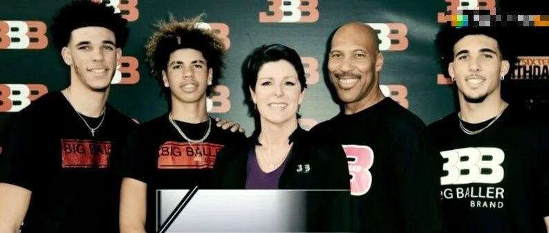 【热博体育】官宣！乔丹拿下92分19岁天才，创NBA73年纪录，柯凡笑了