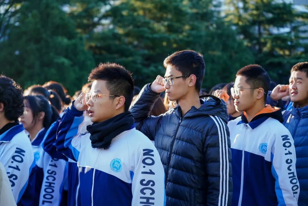 勇面挫折,扬帆远航——莱芜一中61级4级部举行挫折教育主题升旗仪式