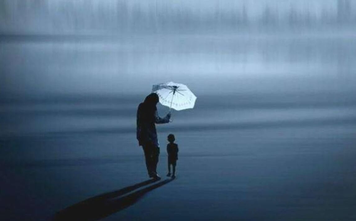 梦境交织，在送别父亲中探寻内心深处的情感波澜