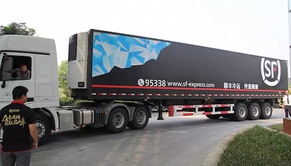 "除了增加50%的人力以外,顺丰今年计划投入200台冷藏车,另外还给大