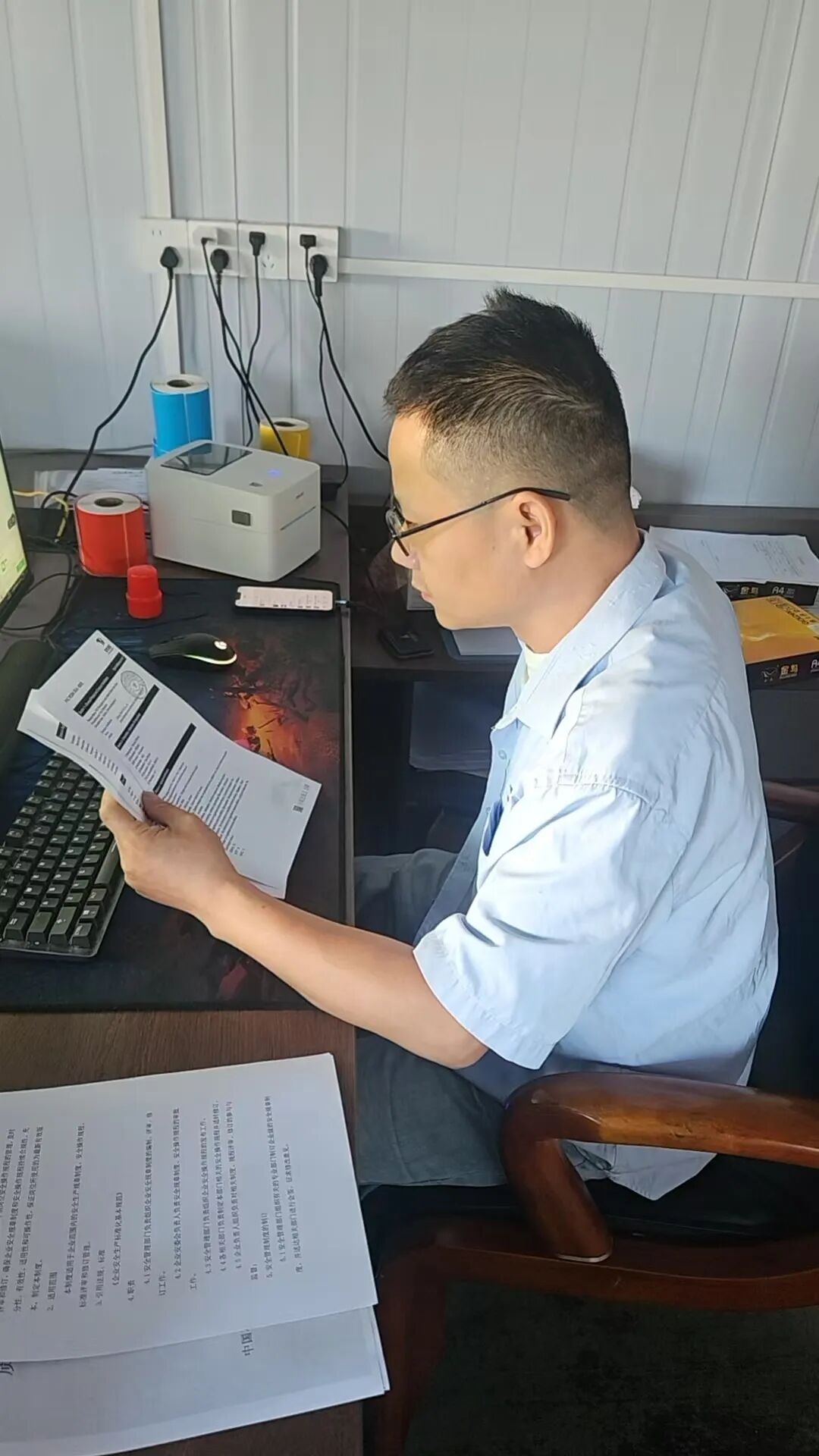 晶锋集团开展八一退伍军人座谈慰问活动
