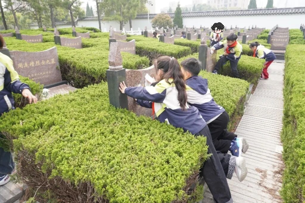 祭英烈 学党史 传精神 育新人