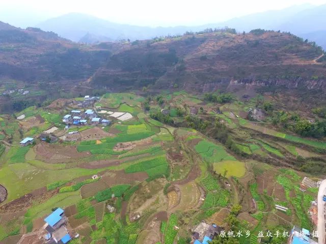 张家岩,水涧楼方向