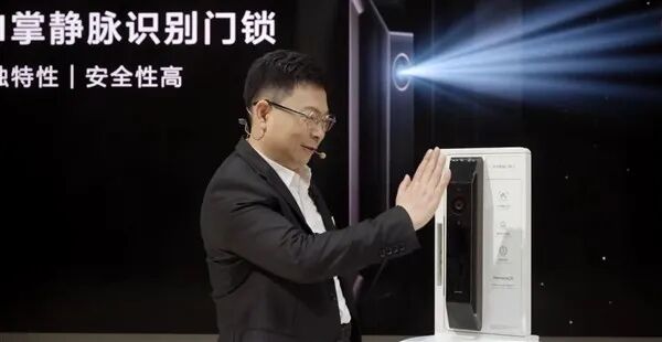 华为智能门锁2 Pro、华为智能门锁2 Ultra今天正式开启预售，3199元起 余承东：体验非常棒