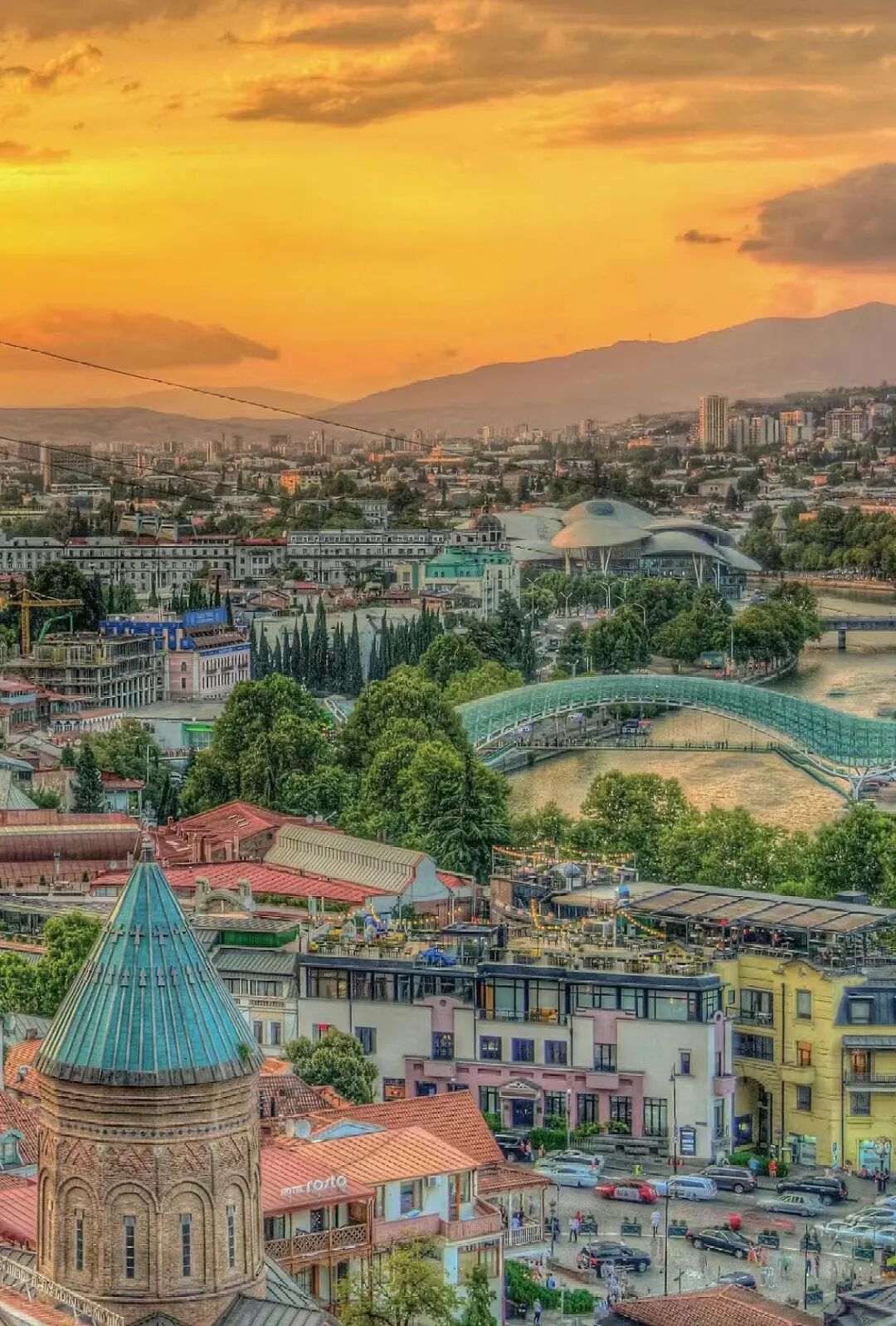 10元吃顿饭被欧洲人当成徒步天堂这个小国将会是下一个顶流