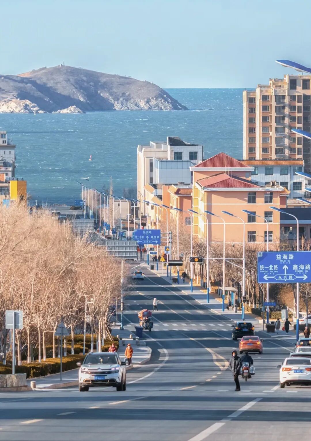 初夏最治愈美好的海滨小城,海水比三亚干净,满大街韩餐和海鲜
