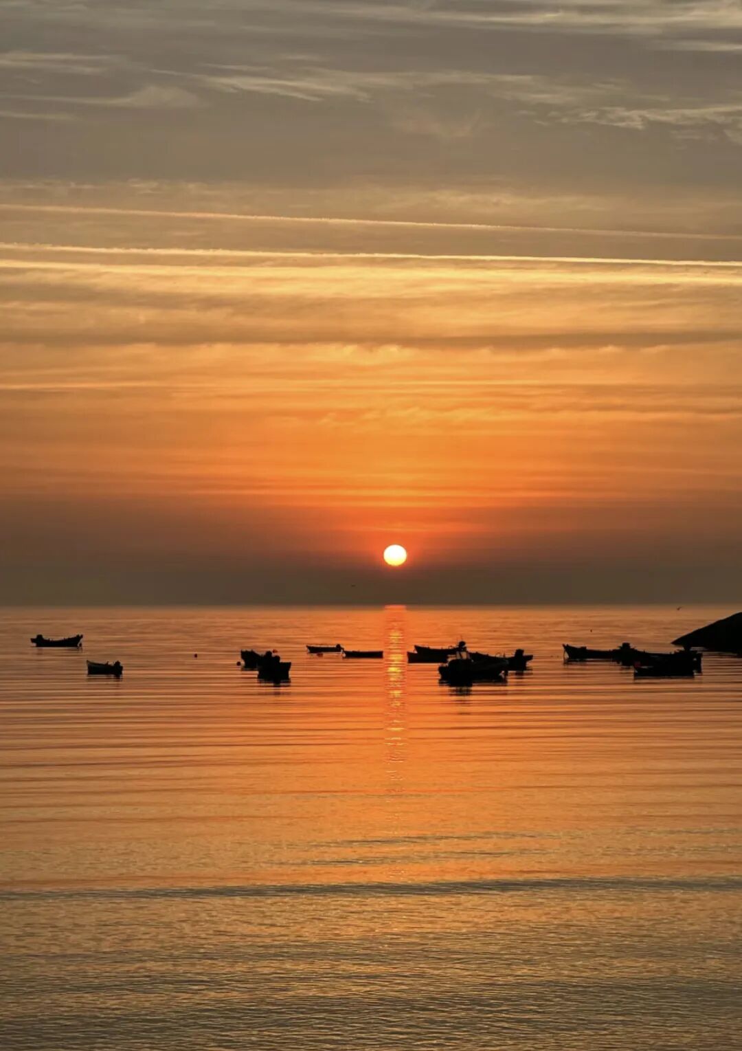 初夏最治愈美好的海滨小城,海水比三亚干净,满大街韩餐和海鲜