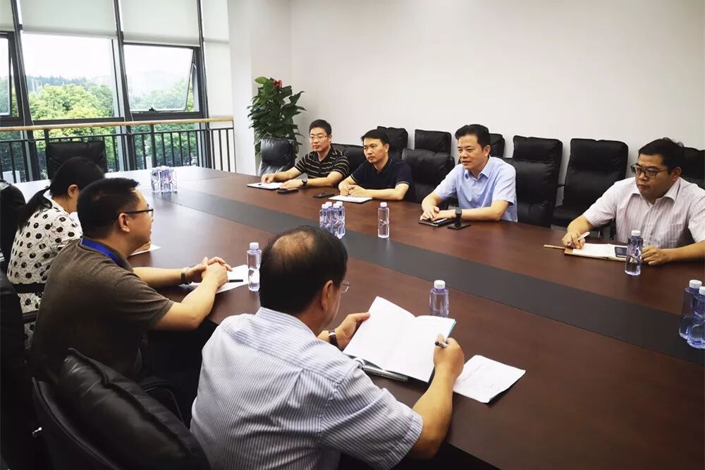 市人大常委主任走进现场 深入一线精准服务