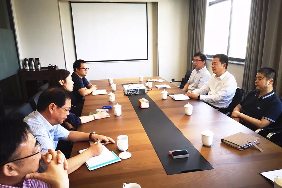 市人大常委主任走进现场 深入一线精准服务