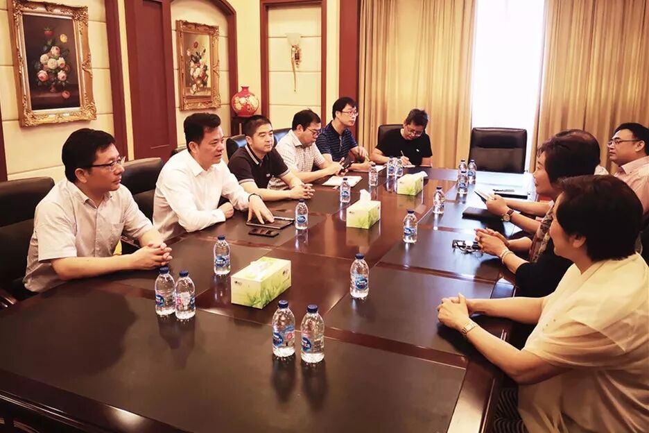 市人大常委主任走进现场 深入一线精准服务