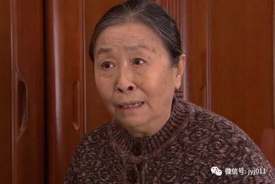 其实圈内还有许多像柏青老师这般有着精湛演技的老太太,她们同样兢兢