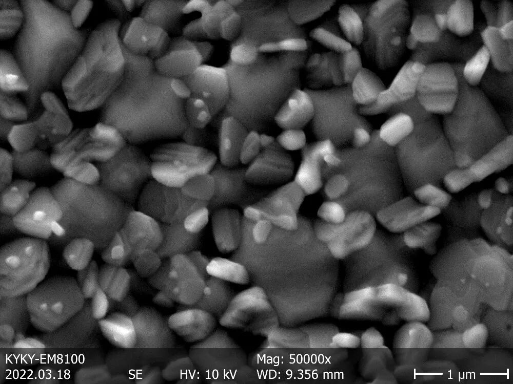 扫描电镜在钙钛矿太阳能电池中的应用