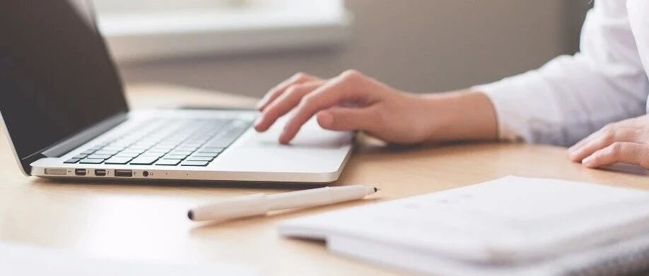 ​《在一起》实习生小陆通过泡泡面得到领导赏识，注重细节、认真做事，你也可以得到领导的青睐