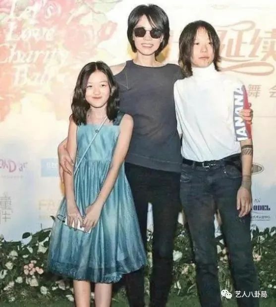 王菲产子是谢霆锋的吗_王菲产子照片_王菲48岁产子