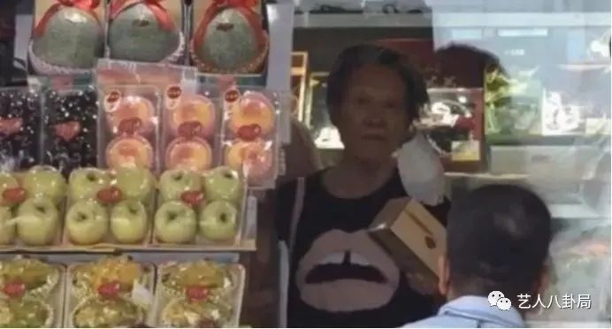 王菲产子照片_王菲产子是谢霆锋的吗_王菲48岁产子