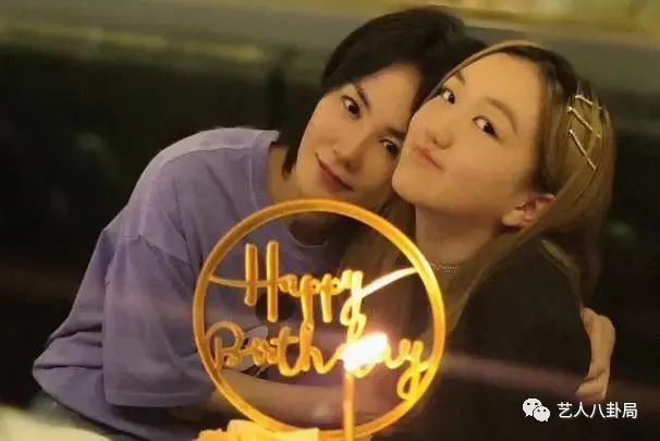 王菲产子是谢霆锋的吗_王菲产子照片_王菲48岁产子