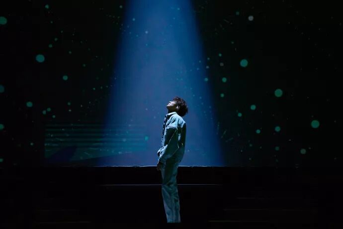 王源生日 王源在生日会上几度落泪，不仅是因为王源妈妈坐在台下