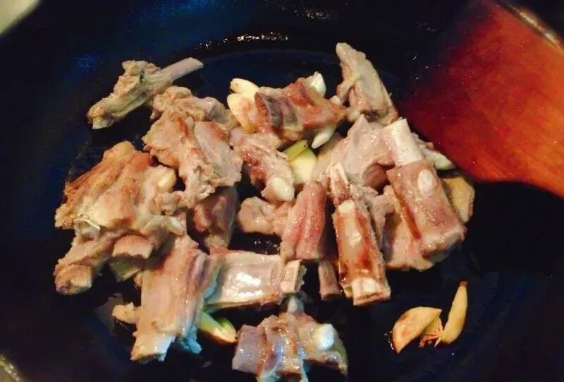 家常菜：孜然羊排的做法，鲜香滋补