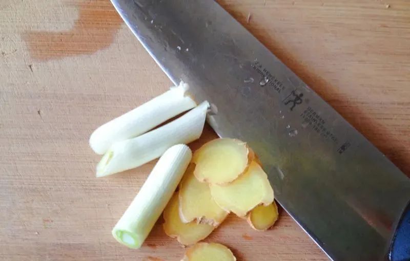 家常菜：孜然羊排的做法，鲜香滋补