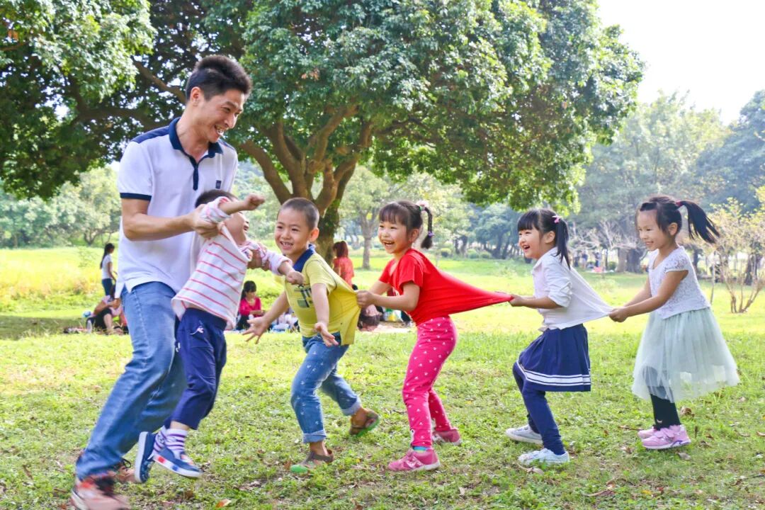 作者：张变 作品名称《童趣欢歌》组别：摄影原创成人组奖项：二等奖.jpg