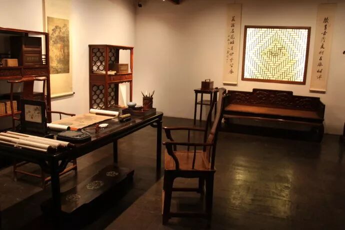 普通旧家具无处扔，老红木家具连床板都被人偷！