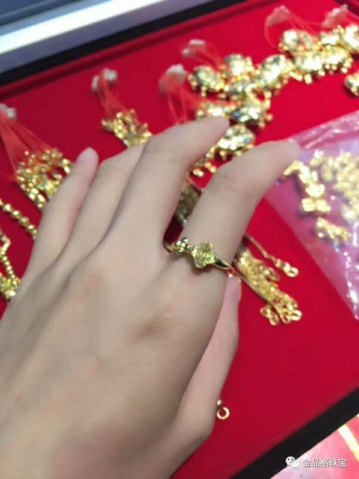 男的左手中指带戒指_戒指带在中指的意义_戒指带右中指什么意思