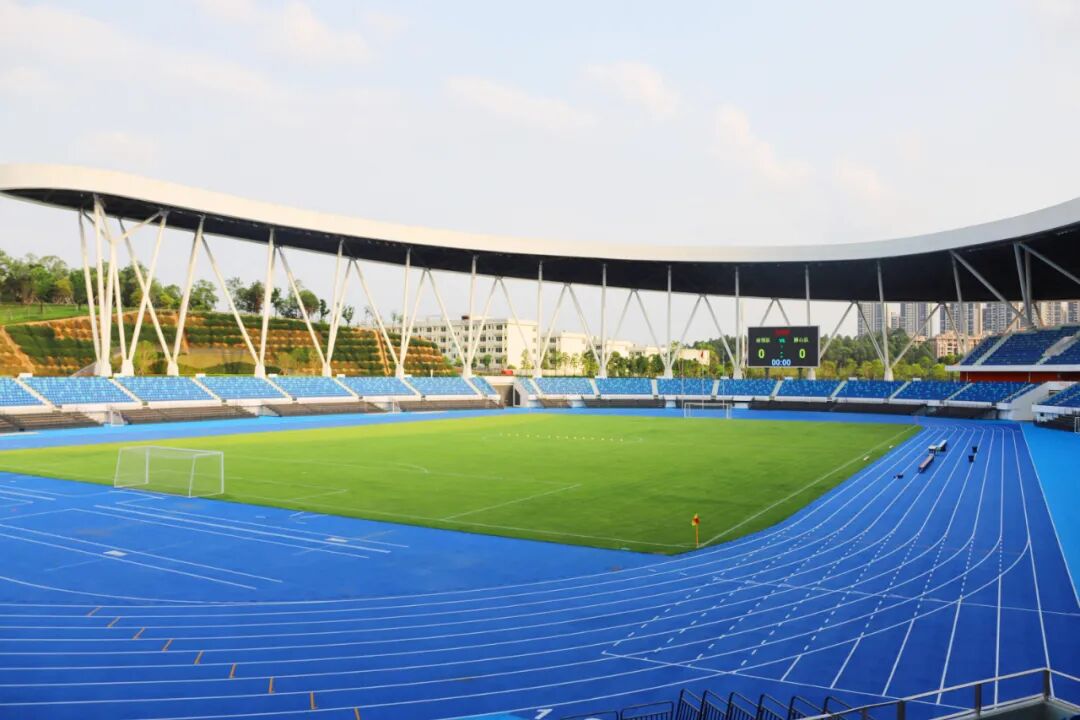 现在南海体育中心开放区域为1号,2号山体,西北湖步行道游泳馆,户外